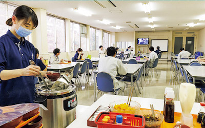 豊富な品目で人気の社員食堂